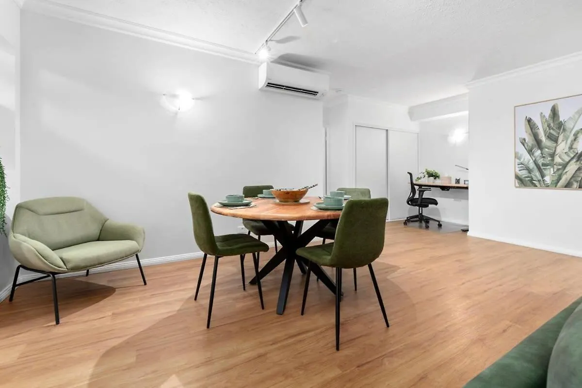 The Nest Cairns - 4 Pools Bbq & Resort Apartment